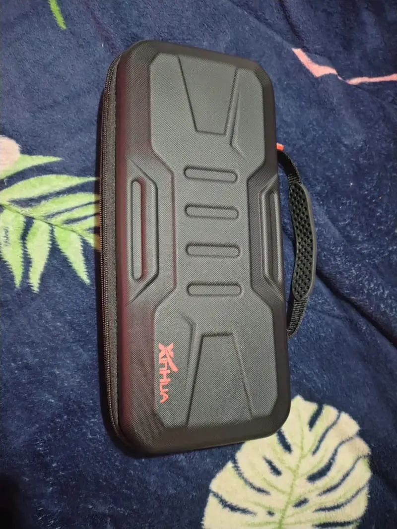 Consola portátil con mandos integrados y estuche - 4