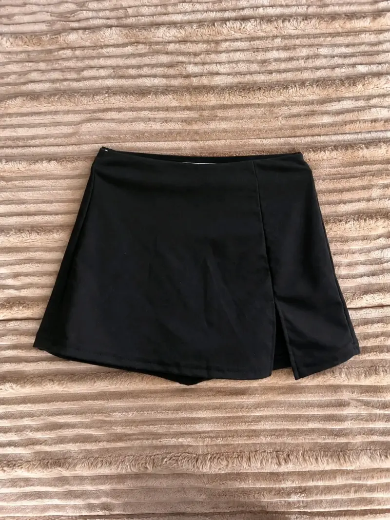 Falda short negra talla S-XS cómoda y flexible - 2