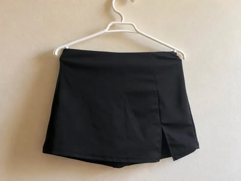 Falda short negra talla S-XS cómoda y flexible - 4