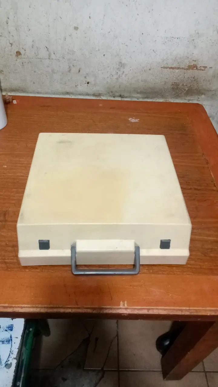 Máquina de escribir Olivetti Universitaria vintage - 3