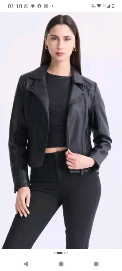 Chaqueta de cuero sintético negra con cierre cruzado - miniatura 1