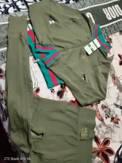 Conjunto deportivo Gucci en varios colores - miniatura 5