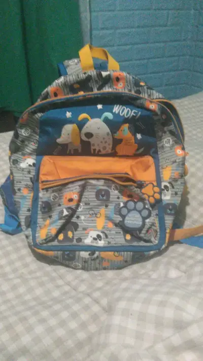 Mochila infantil con diseño de perros - miniatura 1