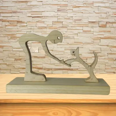 Escultura de madera de figuras humanas y animales - miniatura 1