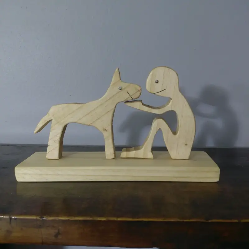 Escultura de madera de figuras humanas y animales - 2