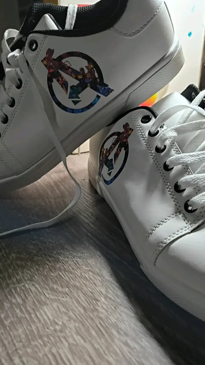 Zapatillas blancas con diseño Avengers - 2