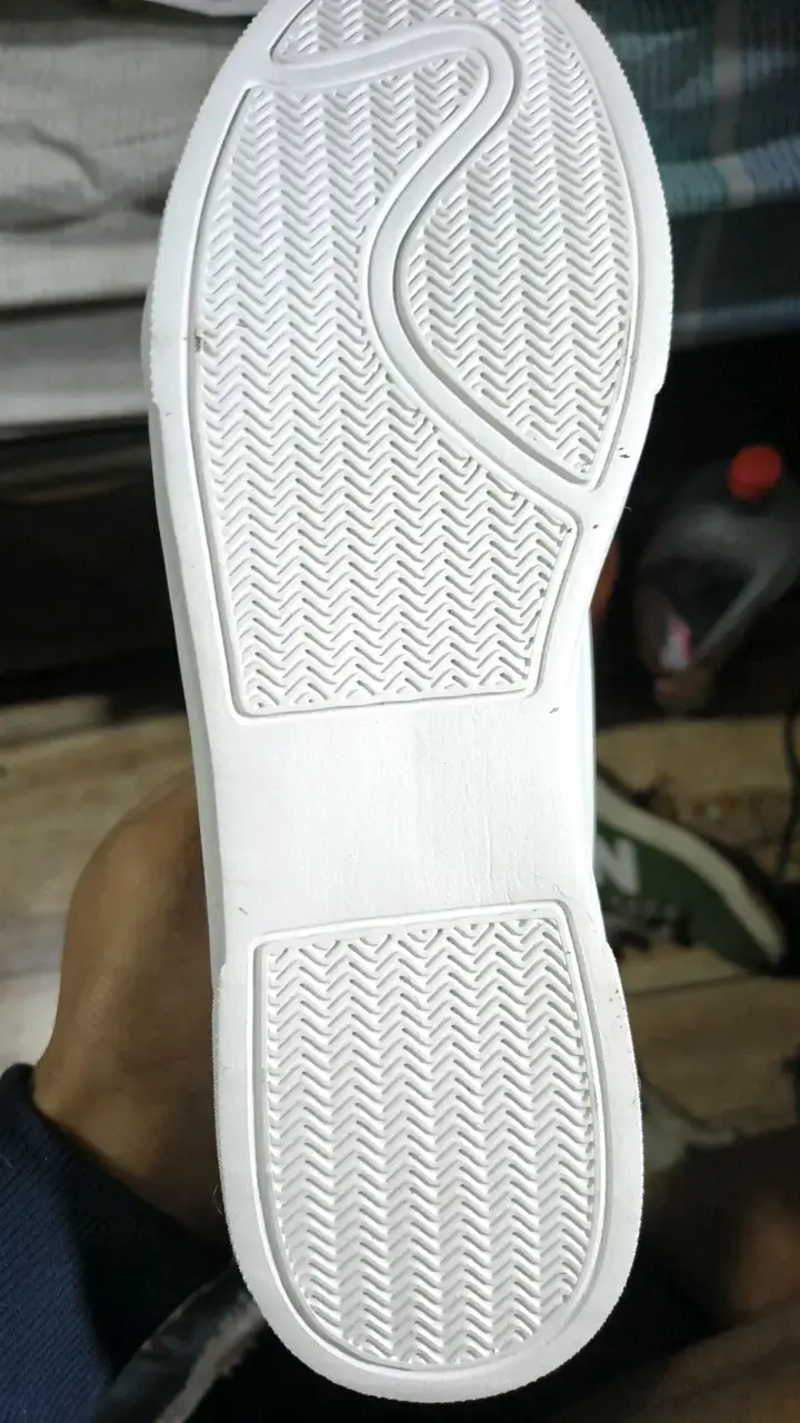 Zapatillas blancas con diseño Avengers - 3
