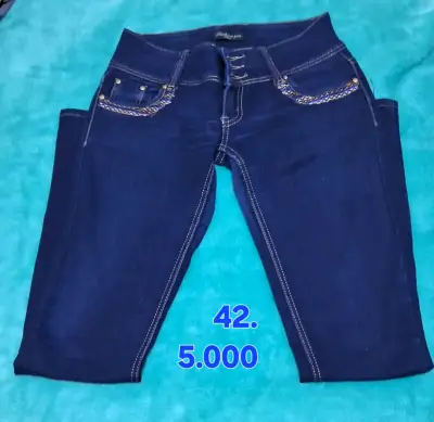 Jeans y leggins de mujer en varios colores - miniatura 3