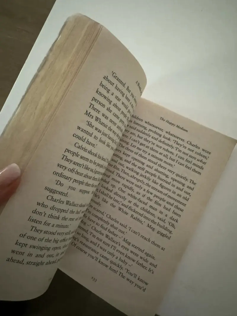 Libro 'A Wrinkle in Time' de Madeleine L'Engle - 3