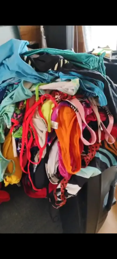 Lote de trajes de baño y bikinis variados - miniatura 2