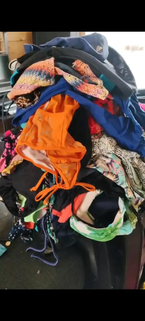 Lote de trajes de baño y bikinis variados - 3