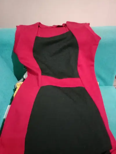Vestido negro con lunares blancos - miniatura 5