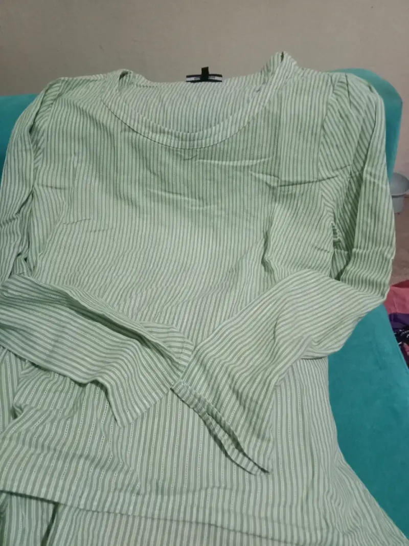 Blusa de mujer con estampado de lunares - 3