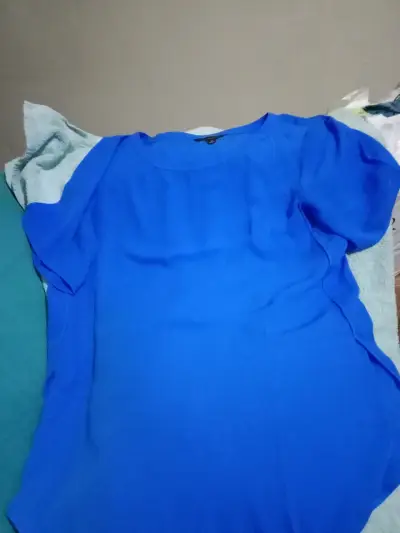 Lote de blusas para mujer en varios colores y estilos - miniatura 2