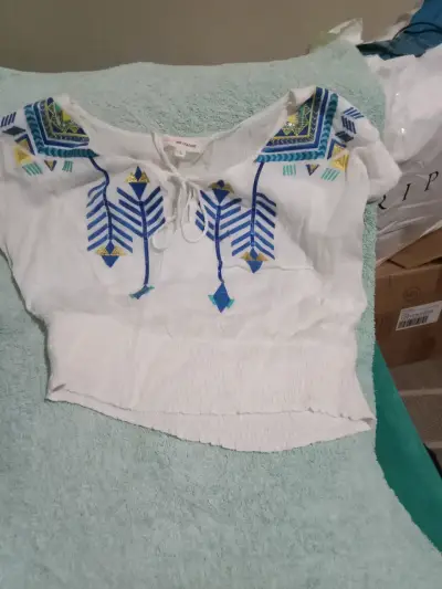 Blusa bordada Mix Couture blanca con detalles azules - miniatura 1