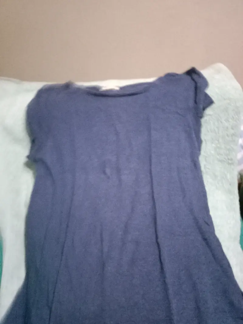 Blusa amarilla con diseño moderno - 6