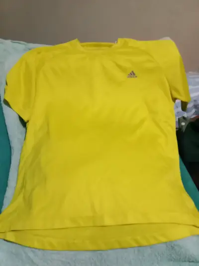 Polera deportiva amarilla Adidas - miniatura 4