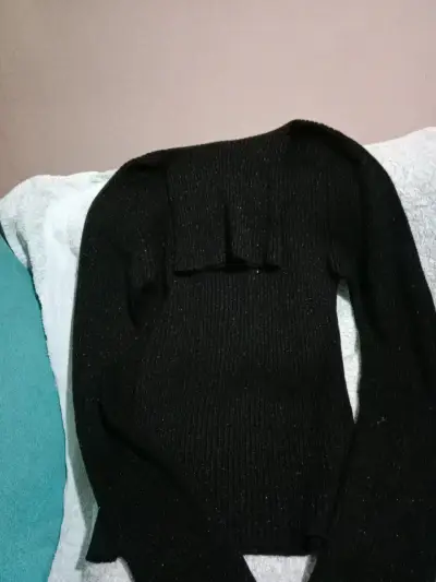 Suéter de lana negro con cuello alto - miniatura 1