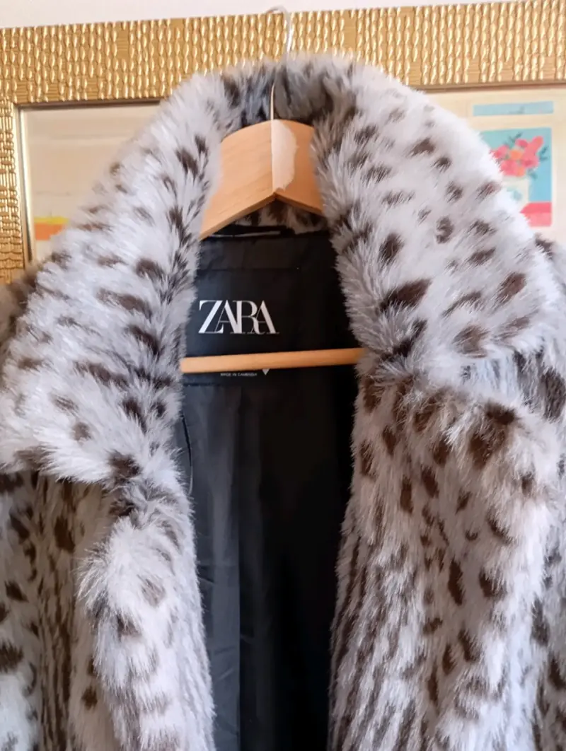 Abrigo de piel sintética estampado animal Zara - 1