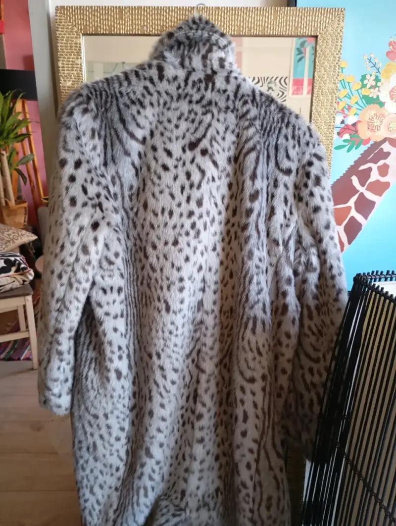 Abrigo de piel sintética estampado animal Zara - 3