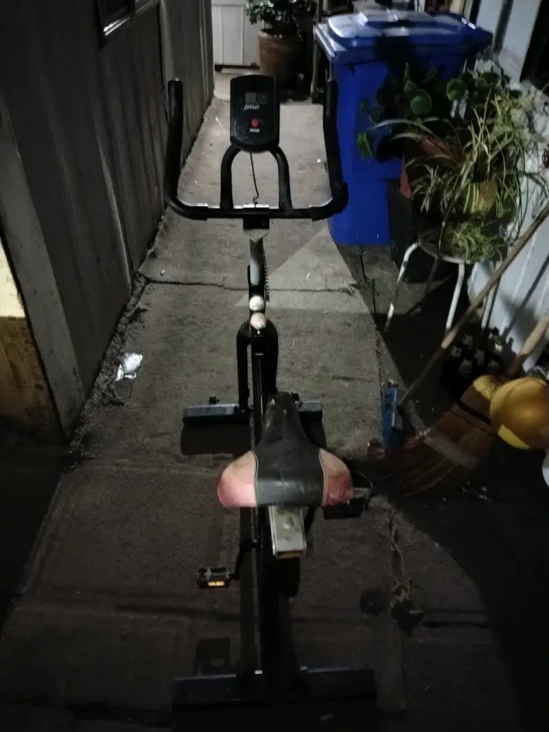 Bicicleta estática para ejercicio en casa - 2