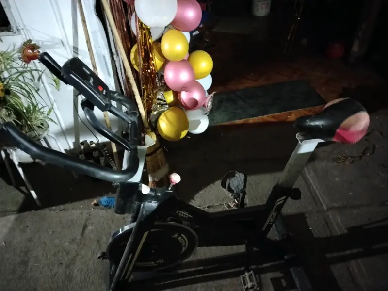 Bicicleta estática para ejercicio en casa - 4