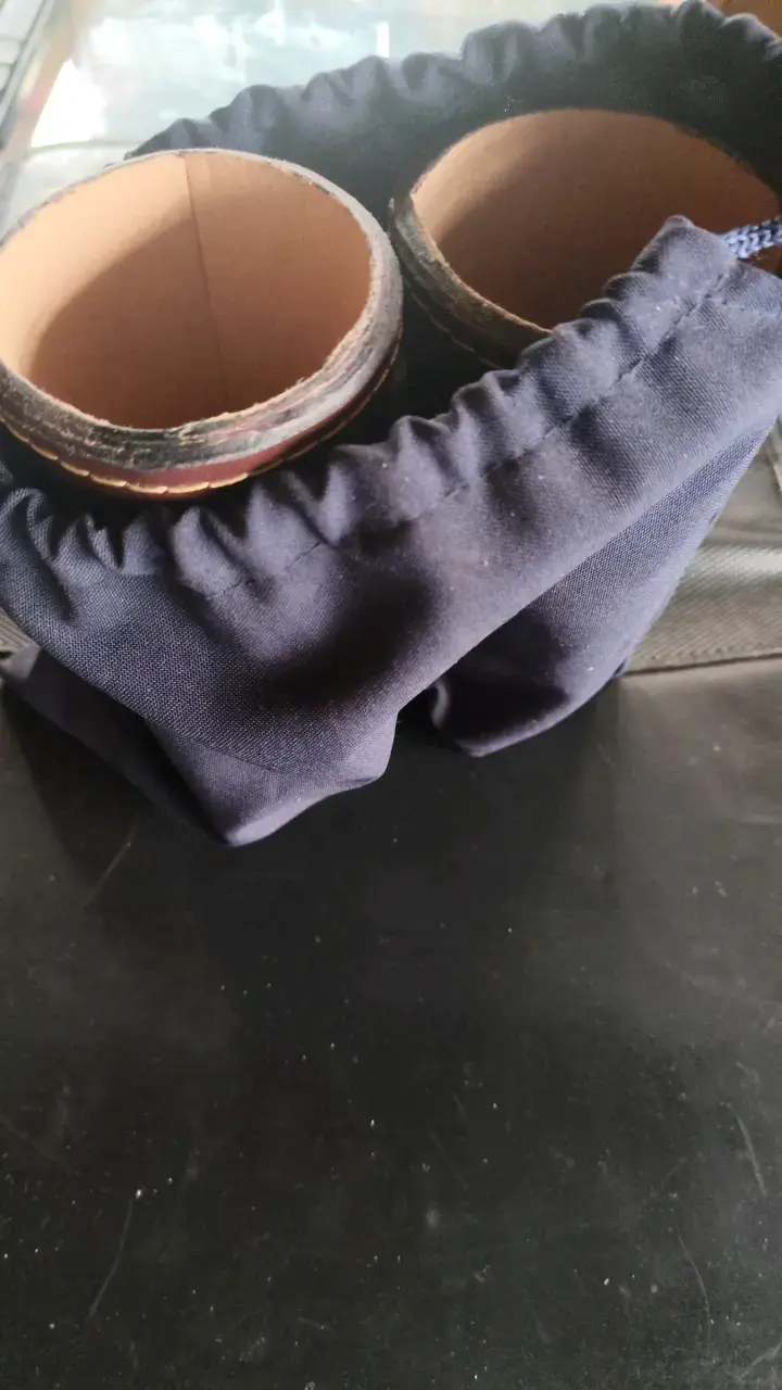 Juego de dados con cubiletes de cuero - 4