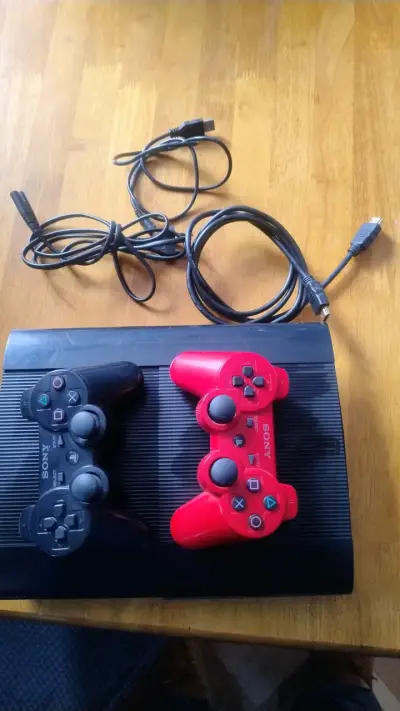 Consola PS3 con dos controles y 11 juegos - miniatura 1