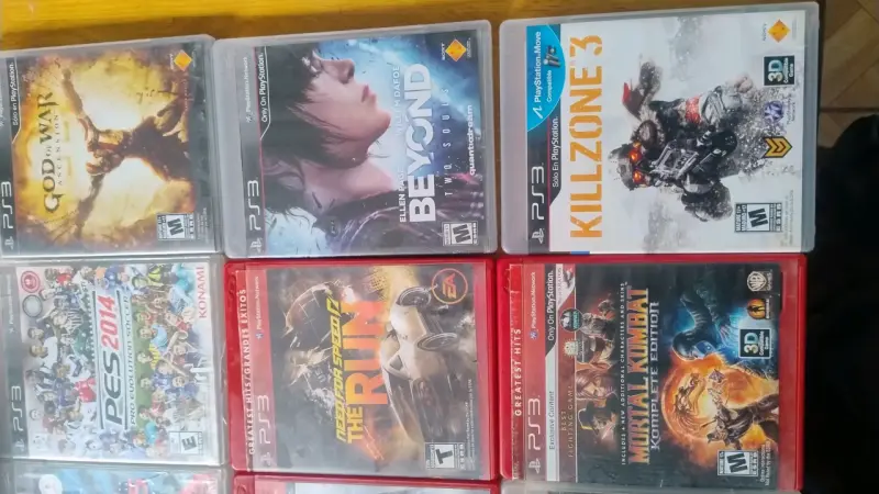 Consola PS3 con dos controles y 11 juegos - 3