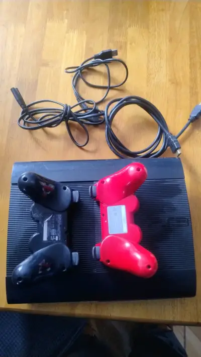 Consola PS3 con dos controles y 11 juegos - miniatura 5