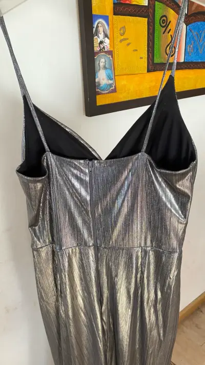 Vestido de fiesta plateado con tirantes - miniatura 4