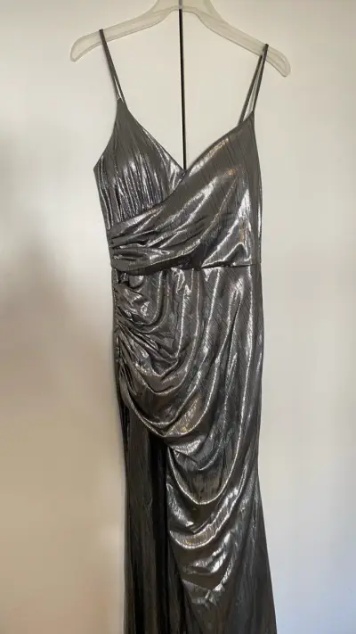 Vestido de fiesta plateado con tirantes - miniatura 6