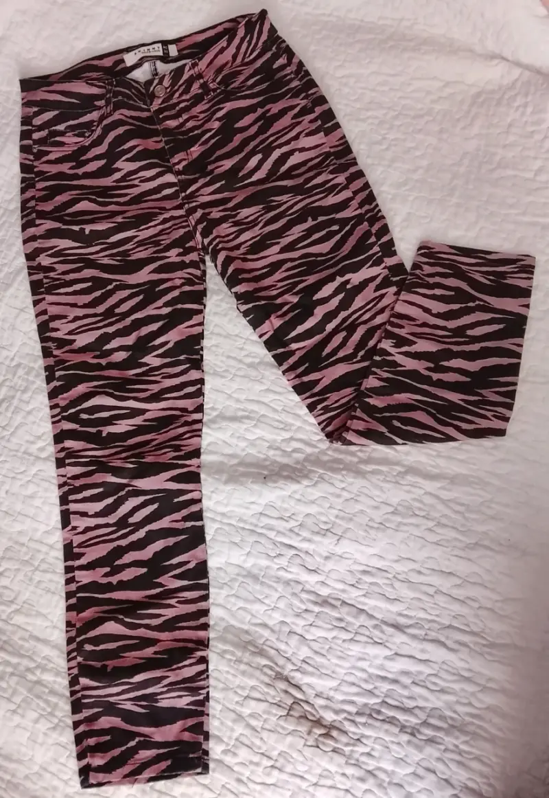 Pantalones de mujer estampado cebra rosa y negro - 3