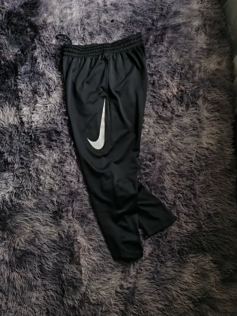 Pantalones deportivos Nike Dri-Fit negros - 1