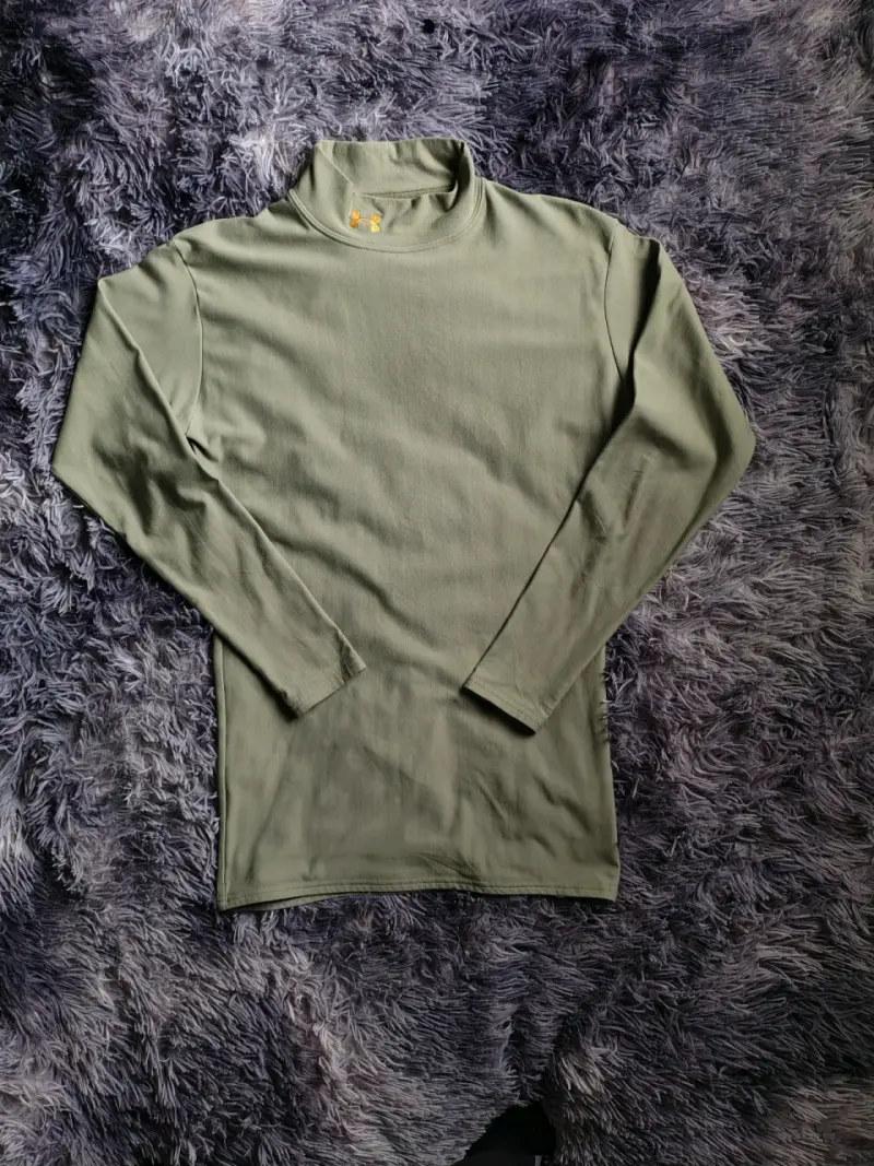 Polera térmica verde oliva Under Armour - 2