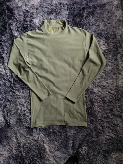 Polera térmica verde oliva Under Armour - miniatura 2