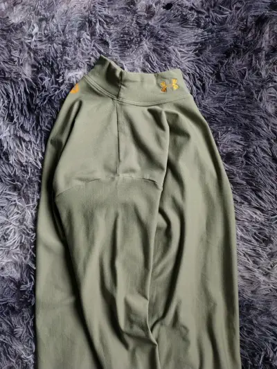 Polera térmica verde oliva Under Armour - miniatura 4