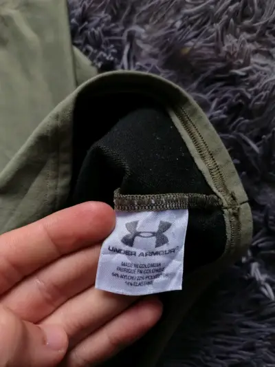 Polera térmica verde oliva Under Armour - miniatura 5