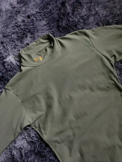 Polera térmica verde oliva Under Armour - miniatura 6