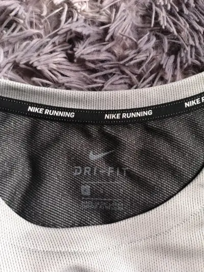 Polera deportiva Nike gris manga larga - miniatura 5