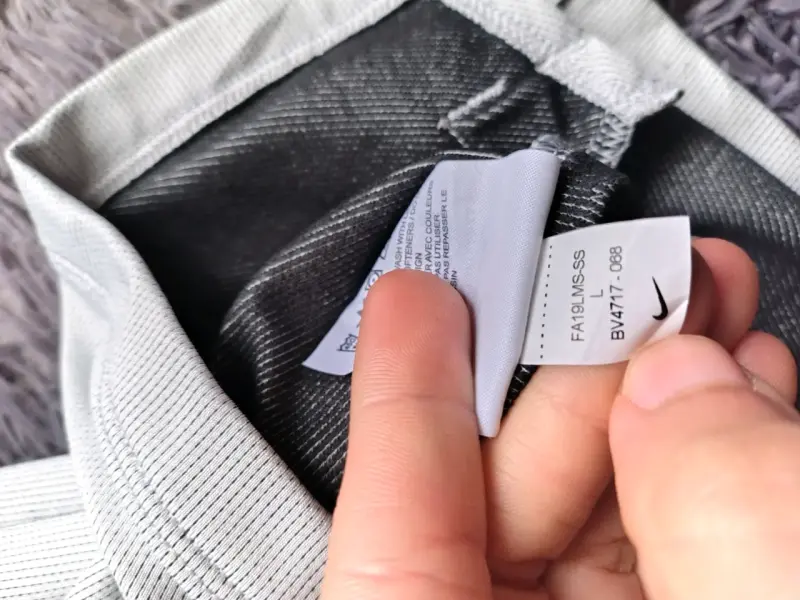 Polera deportiva Nike gris manga larga - 6