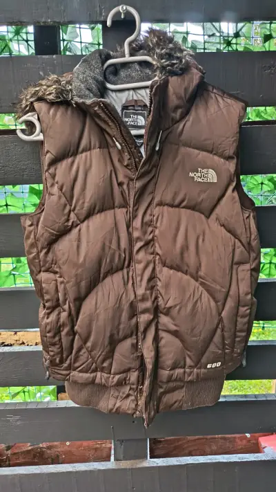 Chaleco sin mangas The North Face marrón con capucha - miniatura 1