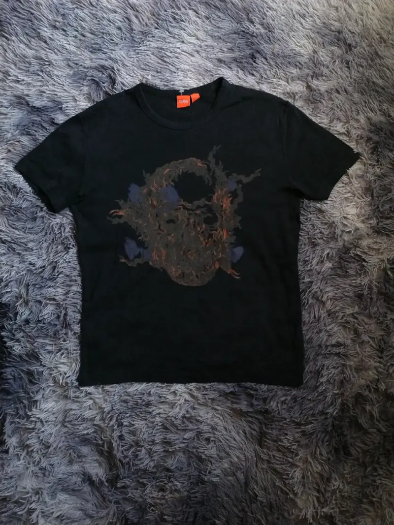 Polera negra con diseño Hugo Boss - 1
