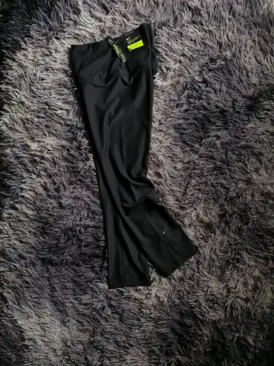 Leggings deportivos negros Nike para mujer - miniatura 1