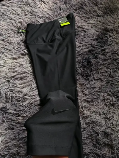 Leggings deportivos negros Nike para mujer - miniatura 2