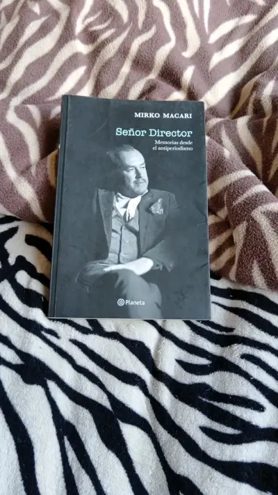 Libro Señor Director de Mirko Macari - miniatura 1