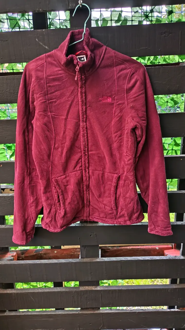 Chaqueta polar burdeos The North Face para mujer