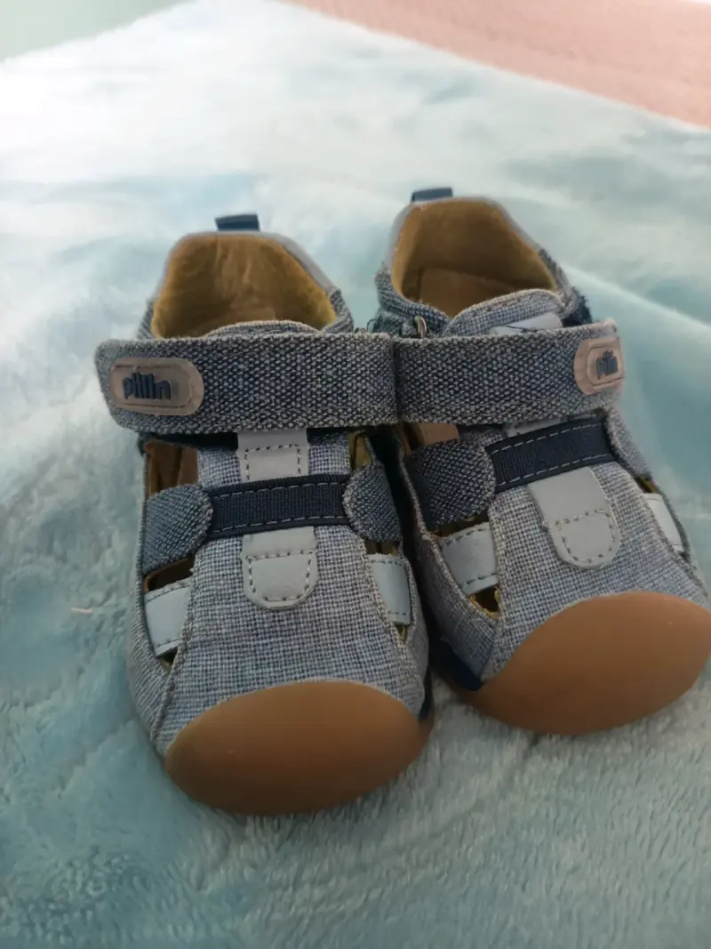 Sandalias de bebé Pilim azul con velcro