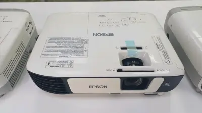 Proyector Epson X41+ con HDMI y USB - miniatura 1