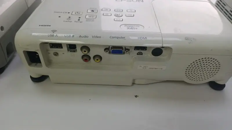 Proyector Epson X41+ con HDMI y USB - 2